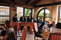 Café da manhã chique, ao som de marimba, em hotel de Antigua, na Guatemala